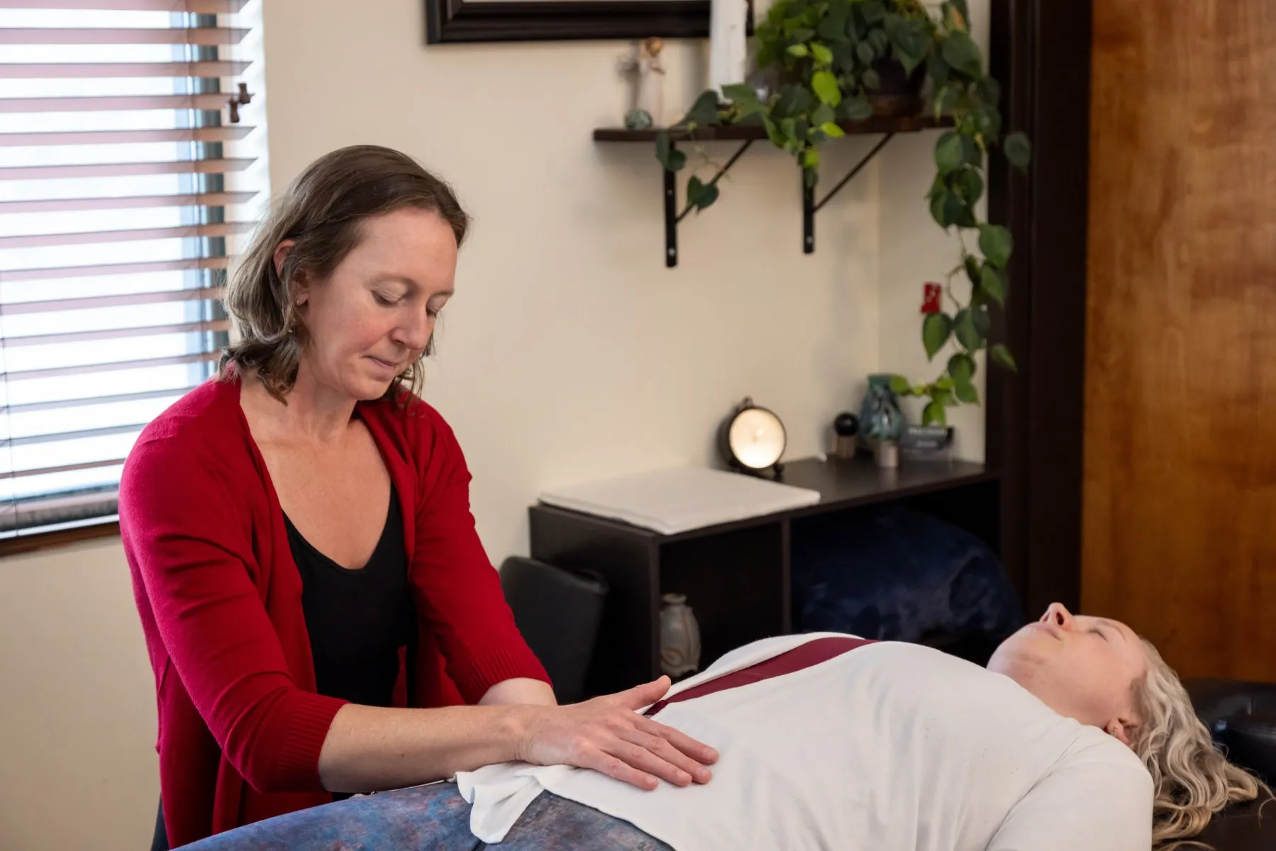 Dr. Allison Bogan applying visceral manipulation as part of integrated chiropractic and cranio sacral care in Vermont.